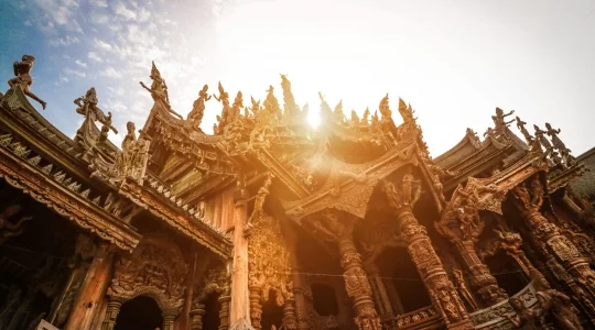 【貸切ツアー】パタヤの名所巡り！サンクチュアリーオブトゥルース+パタヤ屈指のパワースポット「ワットカオシーチャン＆ワットプラヤイ」